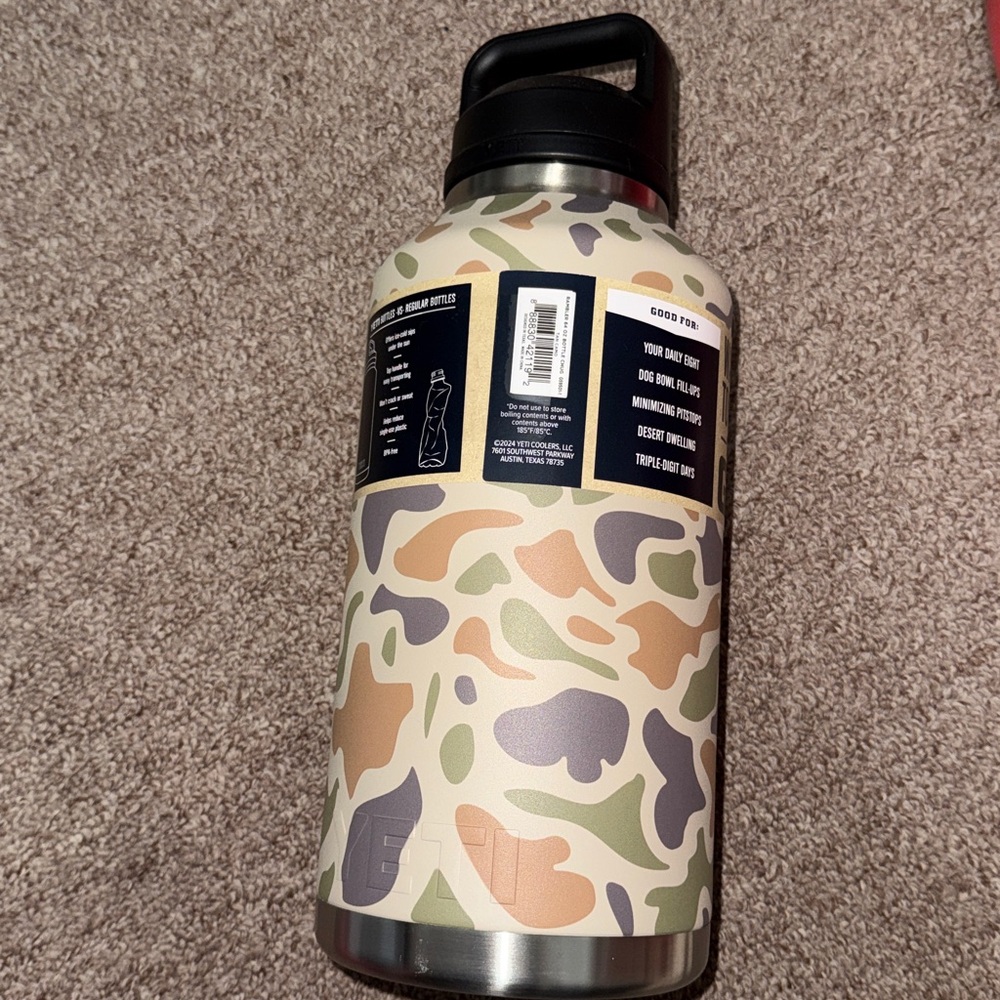 YETI Rambler 64oz Multicolor Camo Bottle tan camo - Picture 2 of 3